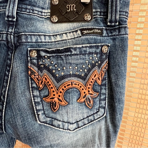 Miss Me jeans cropped fringe bottom jeans Size 31 - Picture 2 of 9